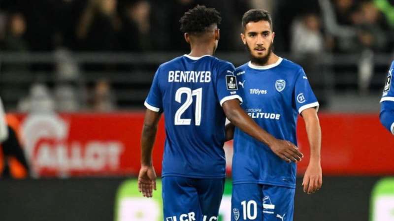 توفيق بنطيب يحجز مقعده في الدوري الفرنسي