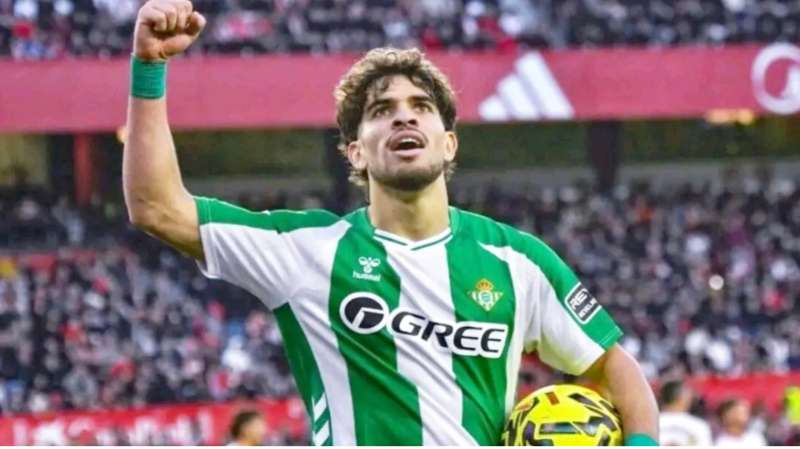 عبد الصمد الزلزولي يورط ريال بيتيس الاسباني