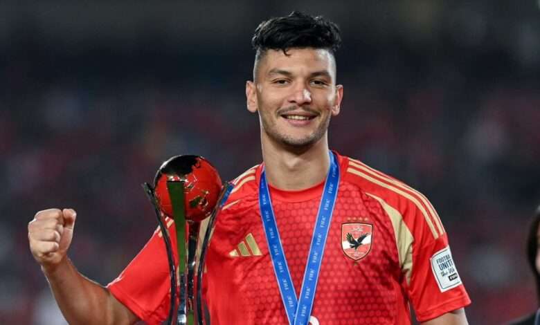 الأهلي المصري يحسم ملف المدافع المغربي أشرف داري