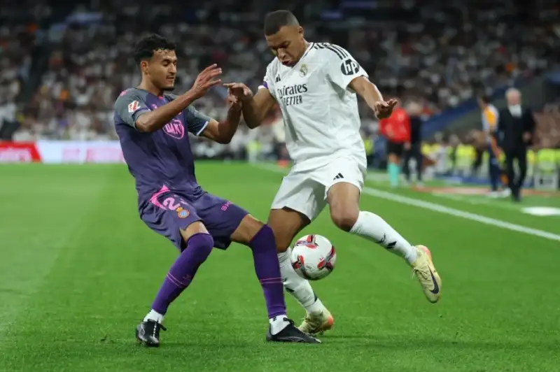 وهبي يراقب عمر الهلالي تمهيداً لمونديال 2026