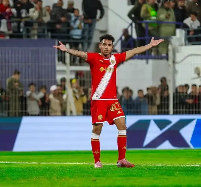 وكيل مويزيس بانياغوا يؤكد اقتراب رحيله عن الوداد الرياضي