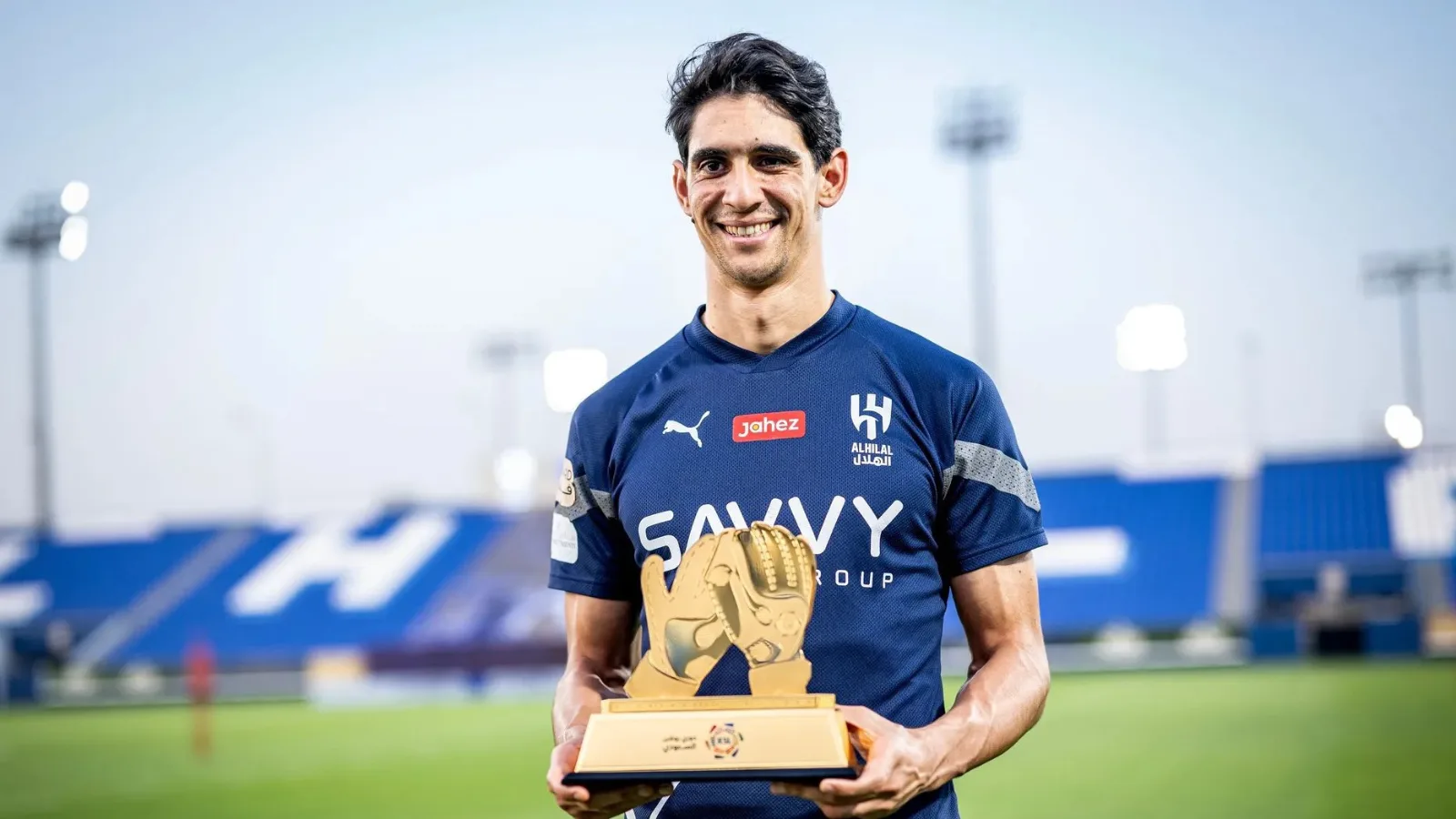 الهلال السعودي يقطع الطريق على النصر ويحسم مستقبل ياسين بونو