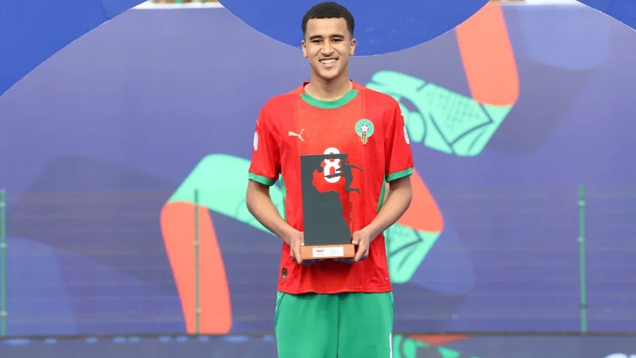 الموهبة وزان يفتتح رصيده مع أياكس بهدف ‘الأسبوع’ في الدوري الهولندي