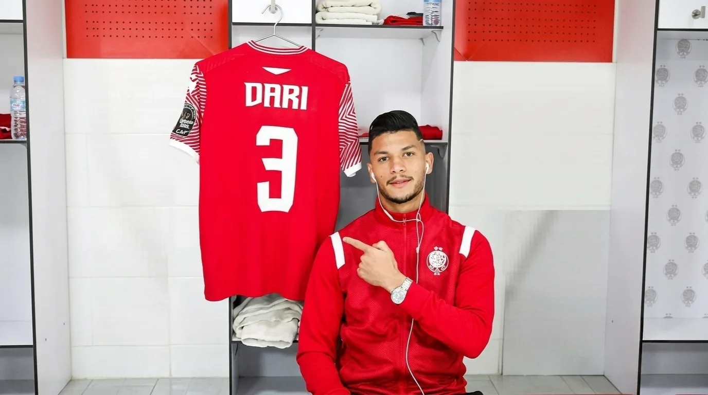 الوداد يقترب من استعادة أشرف داري بتضحية مالية من اللاعب