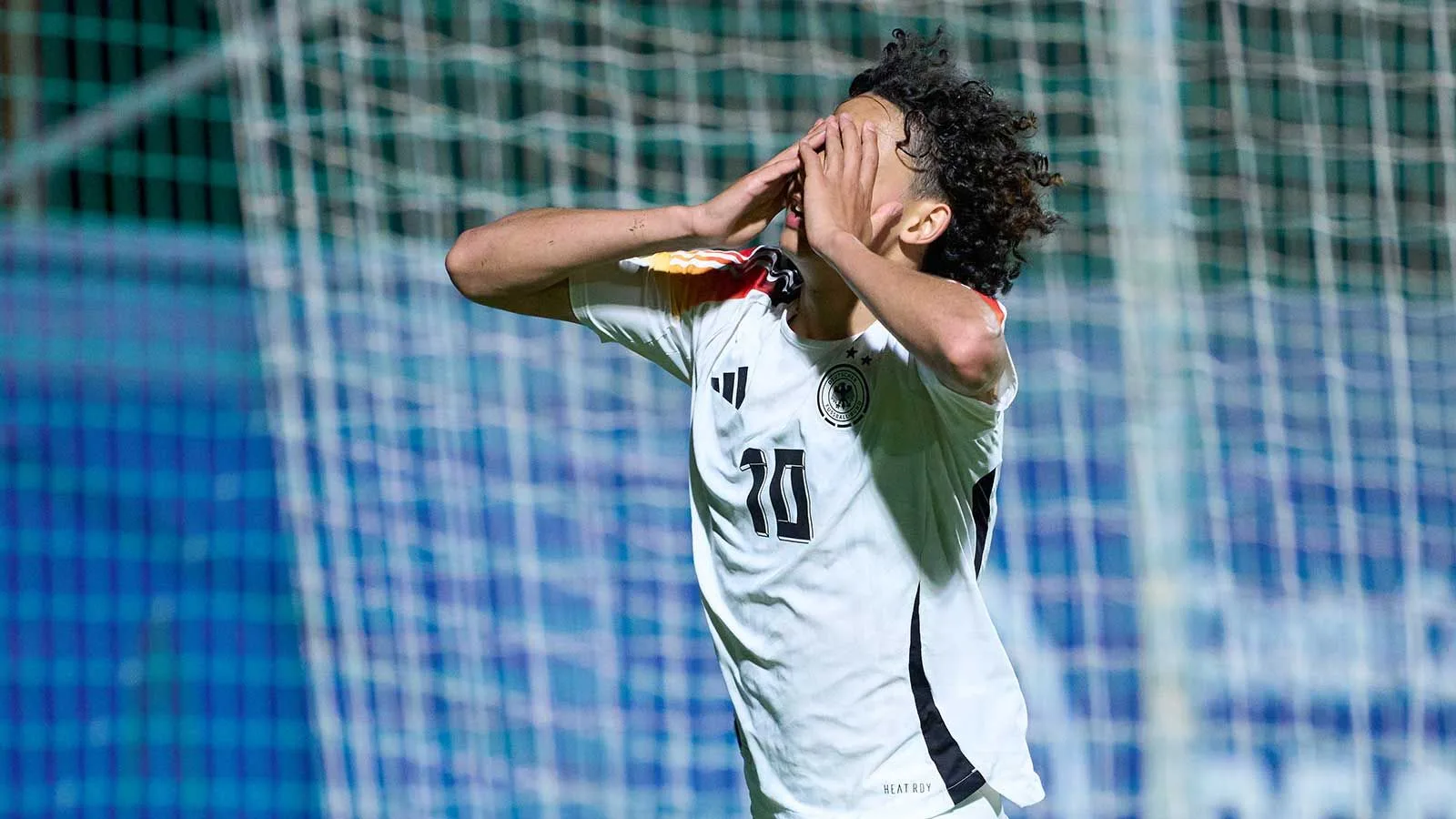 ضغوطات قوية.. موهبة بوروسيا مونشنغلادباخ وائل موحيا يتراجع عن تمثيل المغرب
