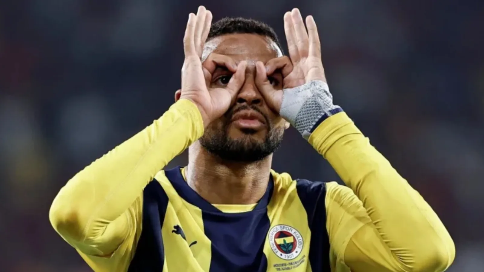 صفقة النصيري تورط فنربخشة.. “فيفا” يفرض غرامة ومنعاً من التسجيل